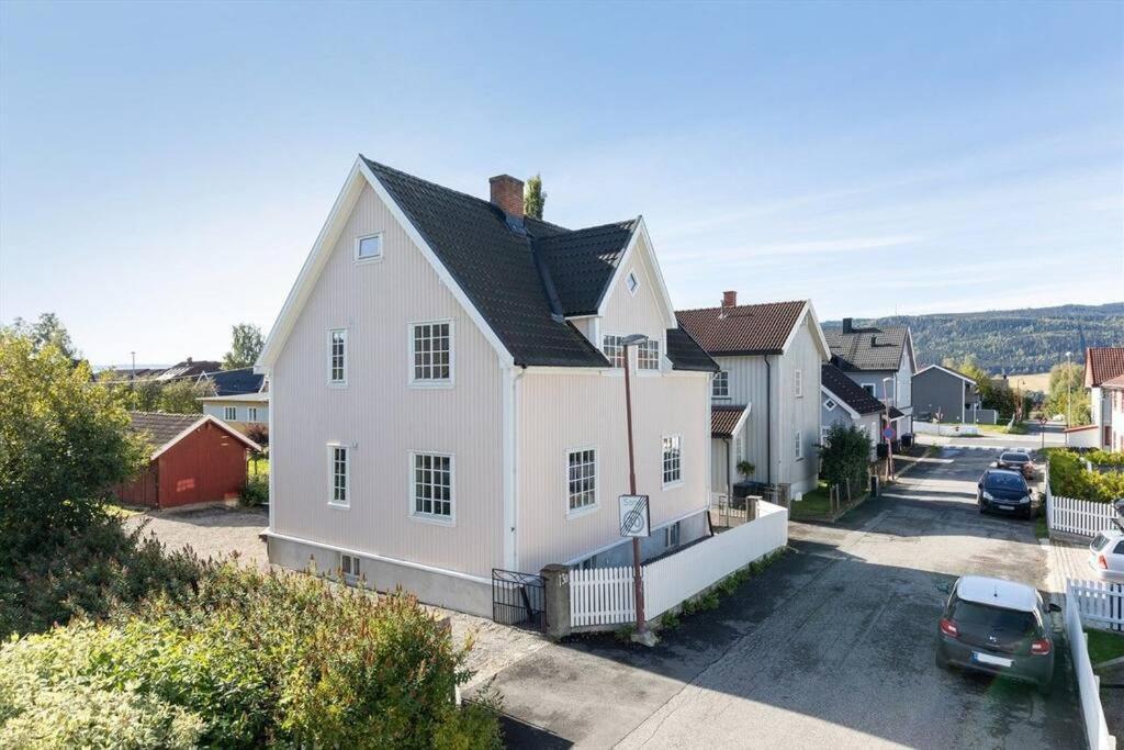 Appartamento Lys Og Sentral Leilighet Med Terrasse Og Hage Lillehammer Esterno foto